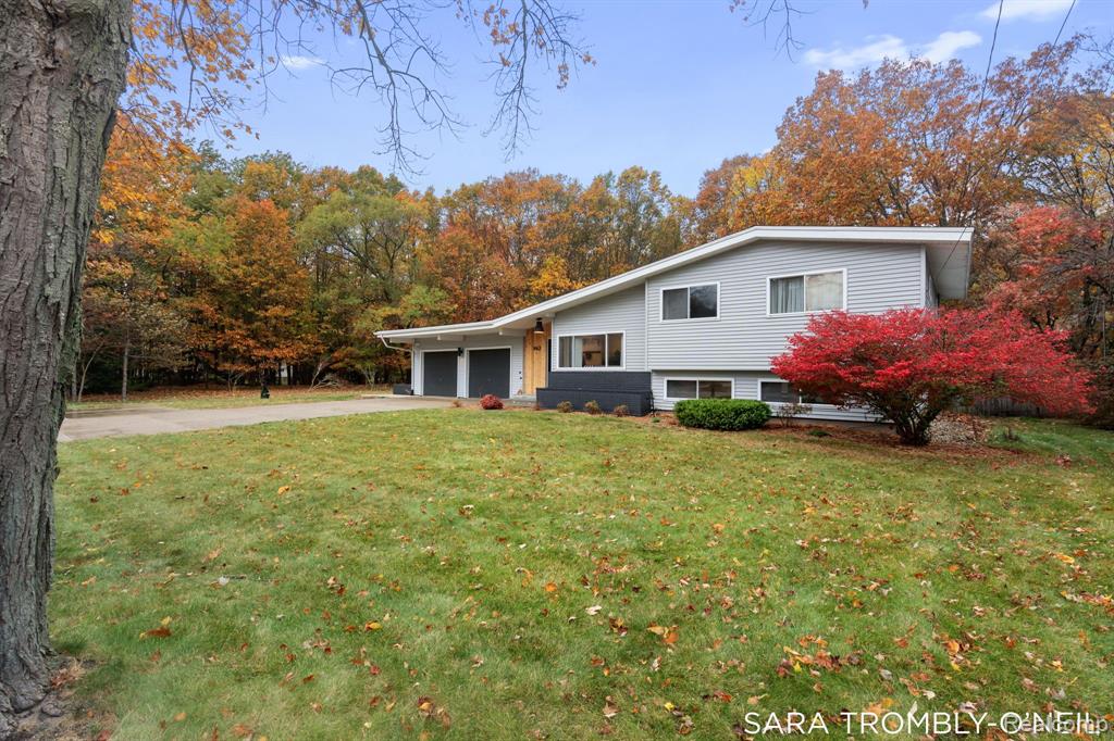 962 Seminole Road Norton Shores, MI 49441 - Photo 5 of 54