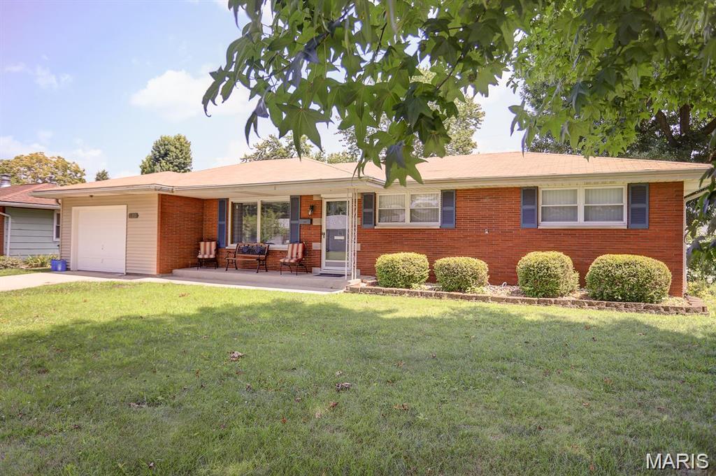 425 Sanders Street Bethalto, IL 62010 - Photo 2 of 21