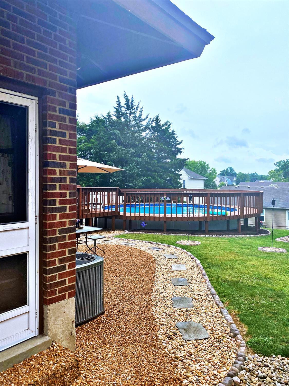 3389 Alexis Road Cincinnati, OH 45239 - Photo 8 of 32