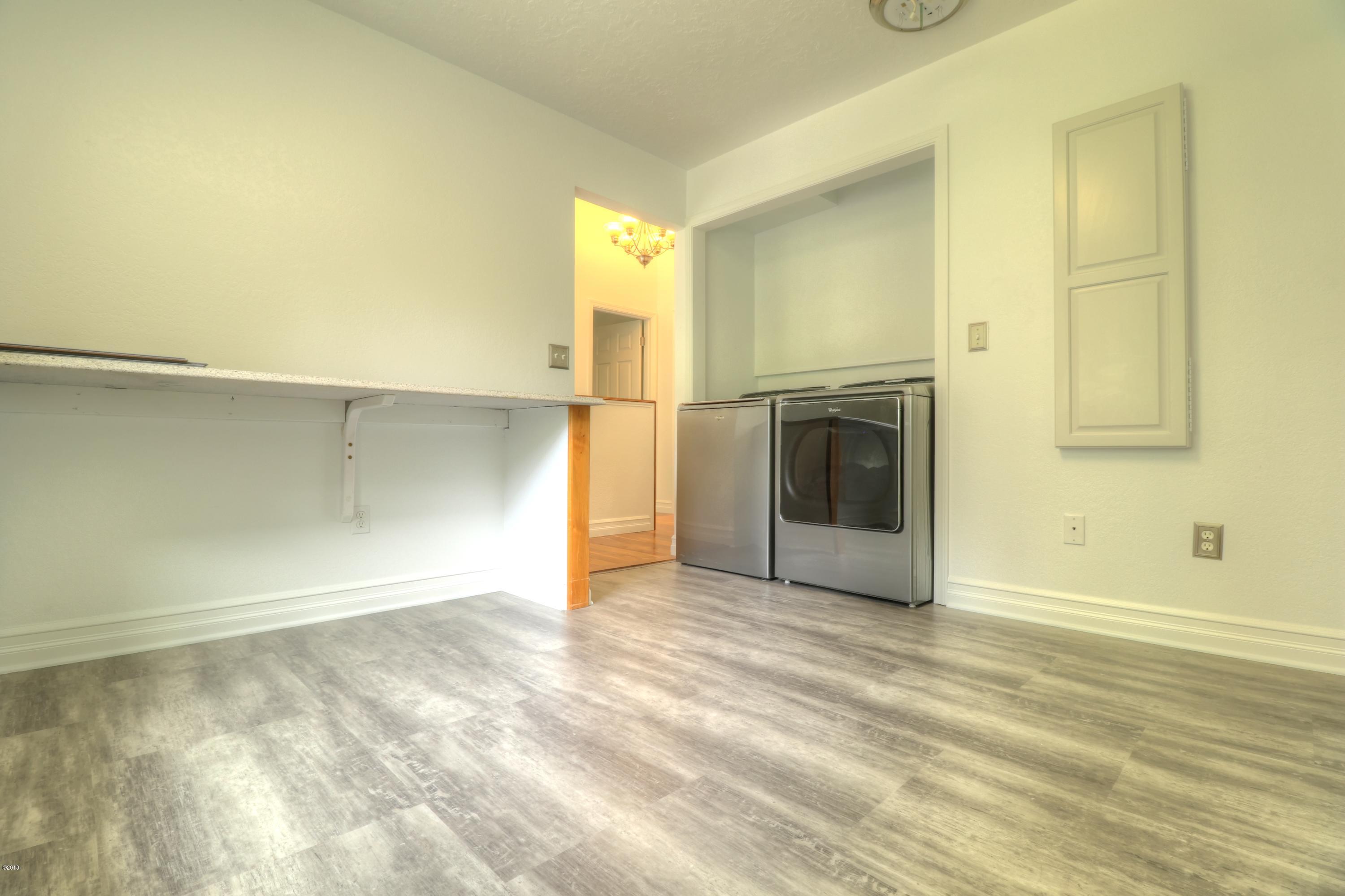 9775 Southeast Cedar Street South Beach, OR 97366 - Photo 11 of 33 Laundry