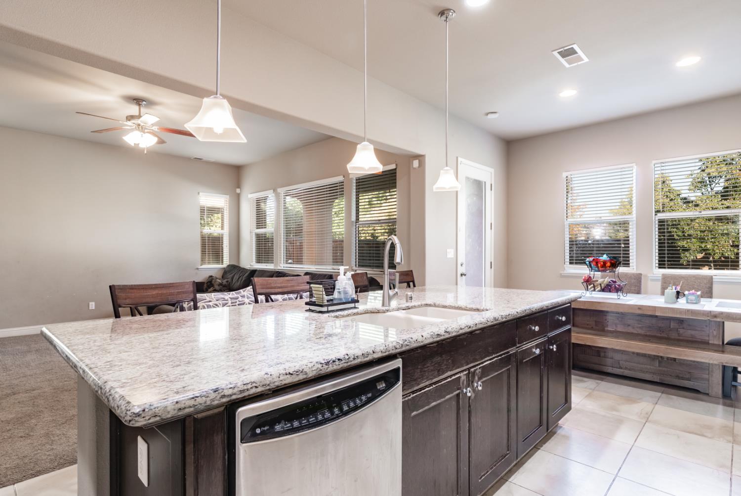 3299 Poe Avenue Clovis, CA 93619 - Photo 12 of 31