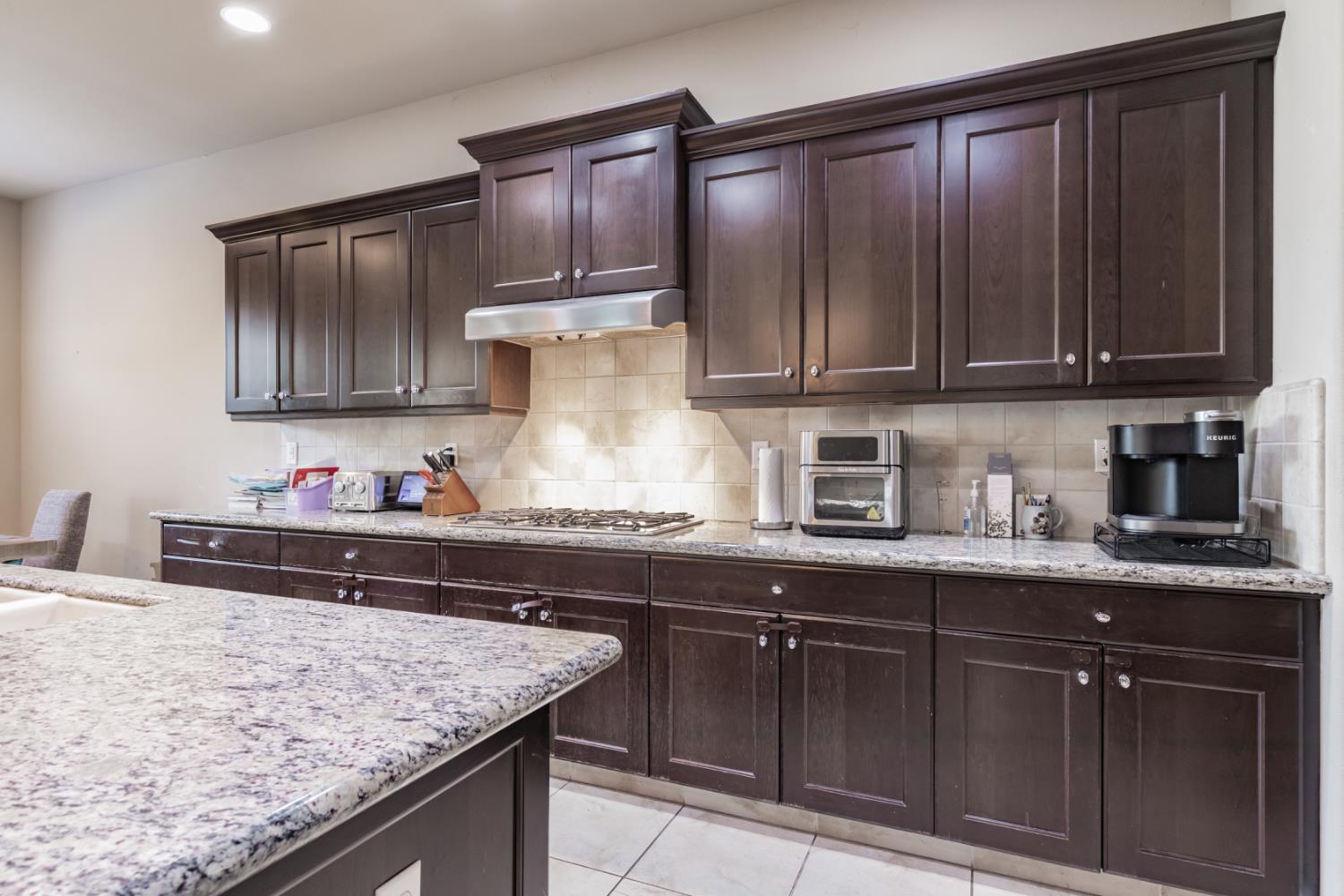 3299 Poe Avenue Clovis, CA 93619 - Photo 8 of 31