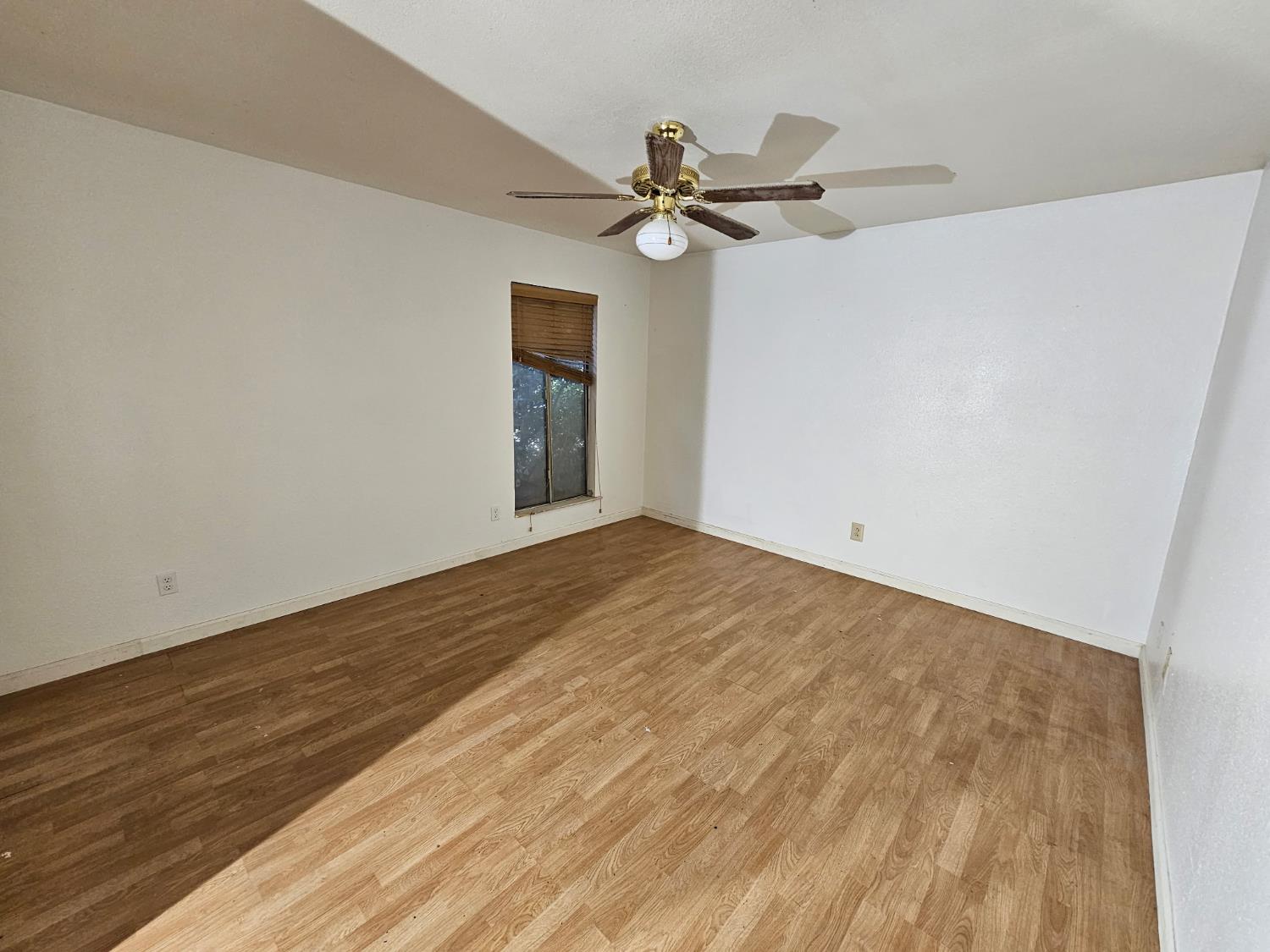 537 North Granada Drive Madera, CA 93637 - Photo 11 of 27 a view of empty room with wooden floor