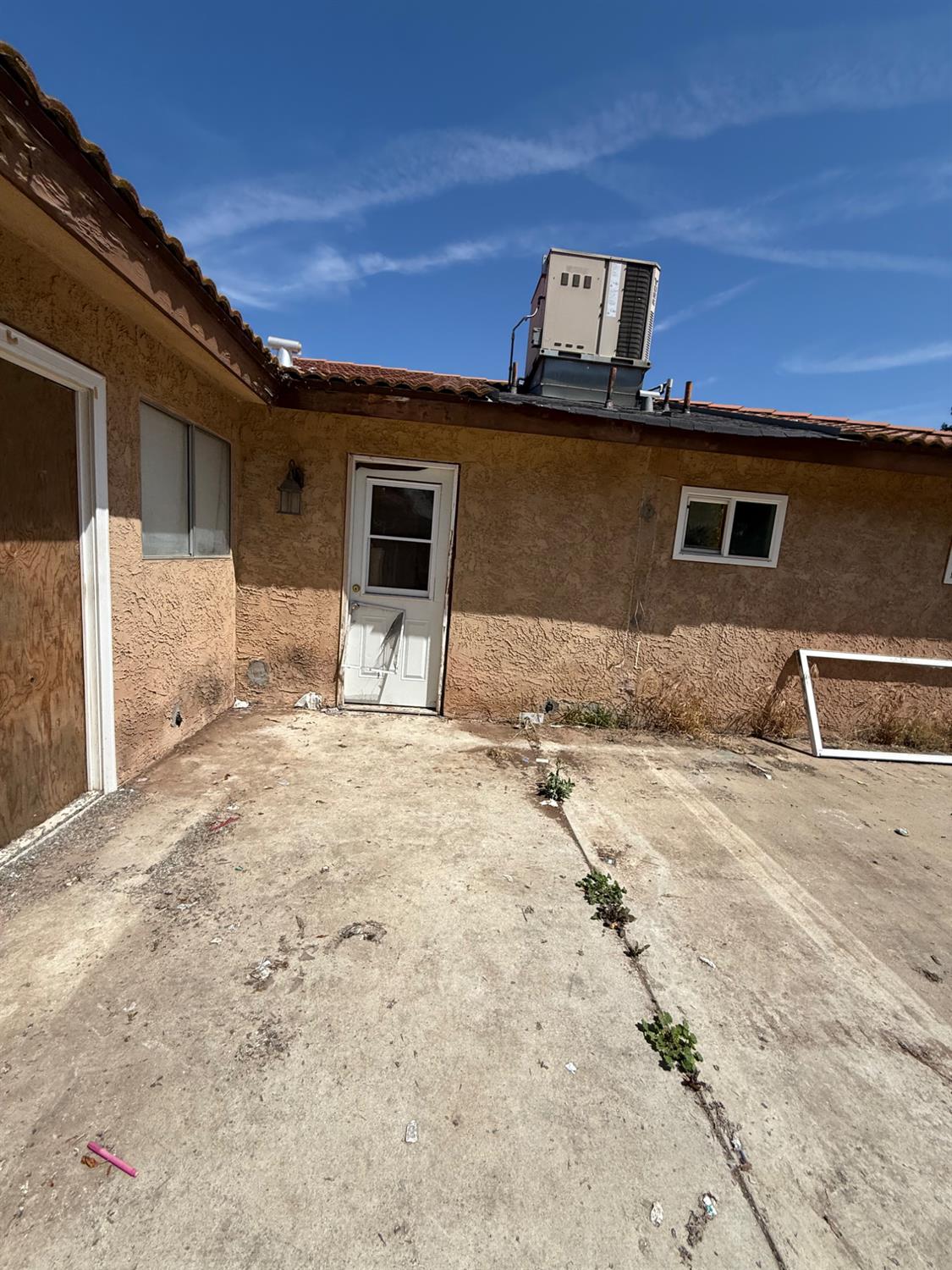 537 North Granada Drive Madera, CA 93637 - Photo 15 of 27 a front view of a house with a yard and garage