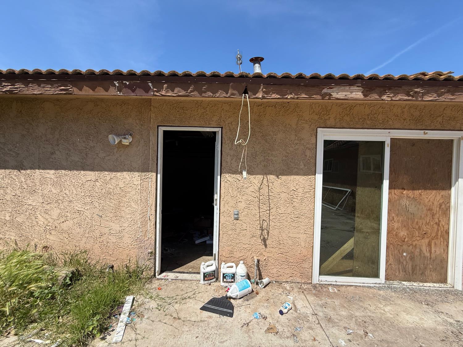 537 North Granada Drive Madera, CA 93637 - Photo 16 of 27 a front view of a house with a lake view