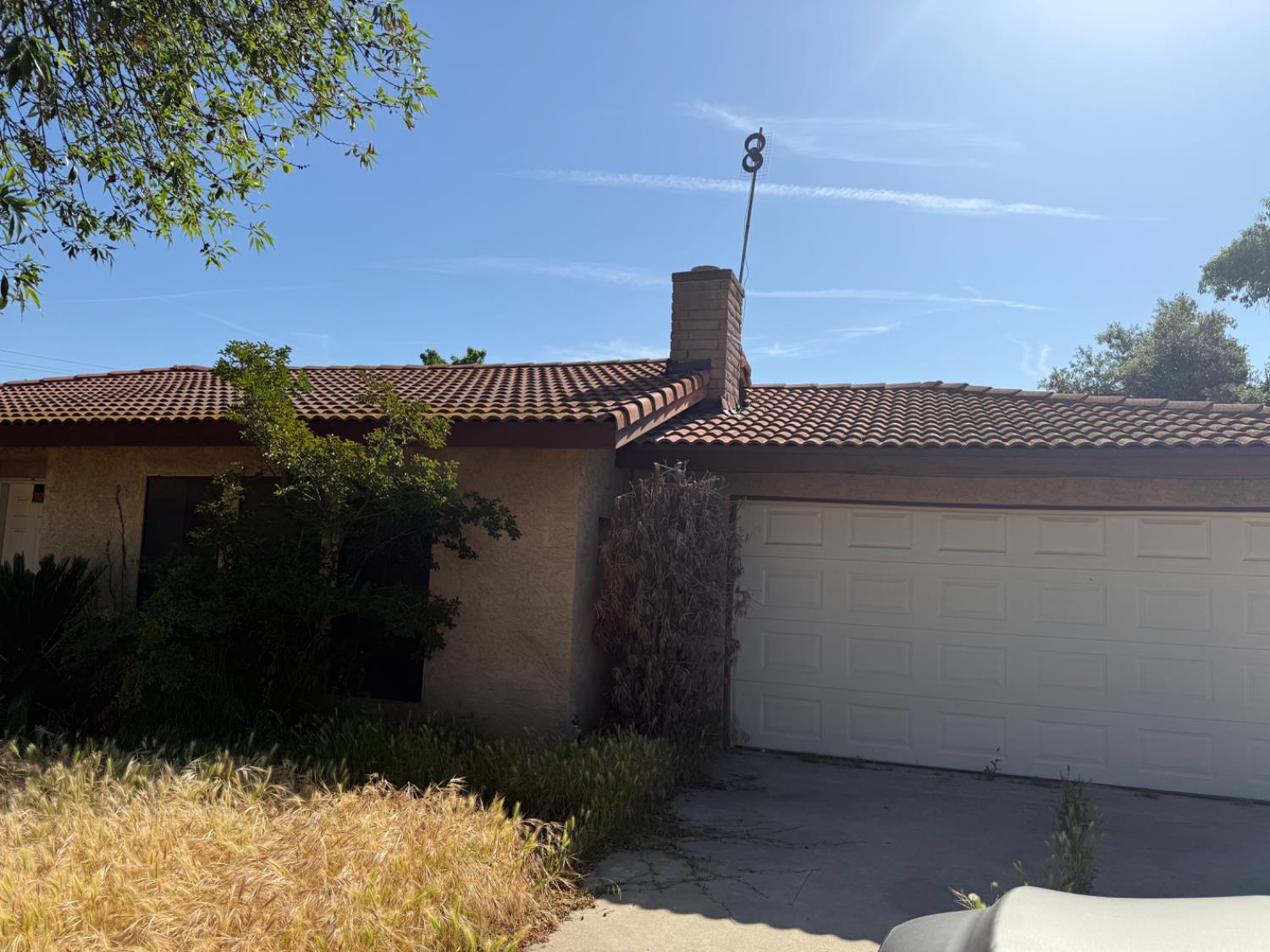 537 North Granada Drive Madera, CA 93637 - Photo 18 of 27 a front view of a house with a yard