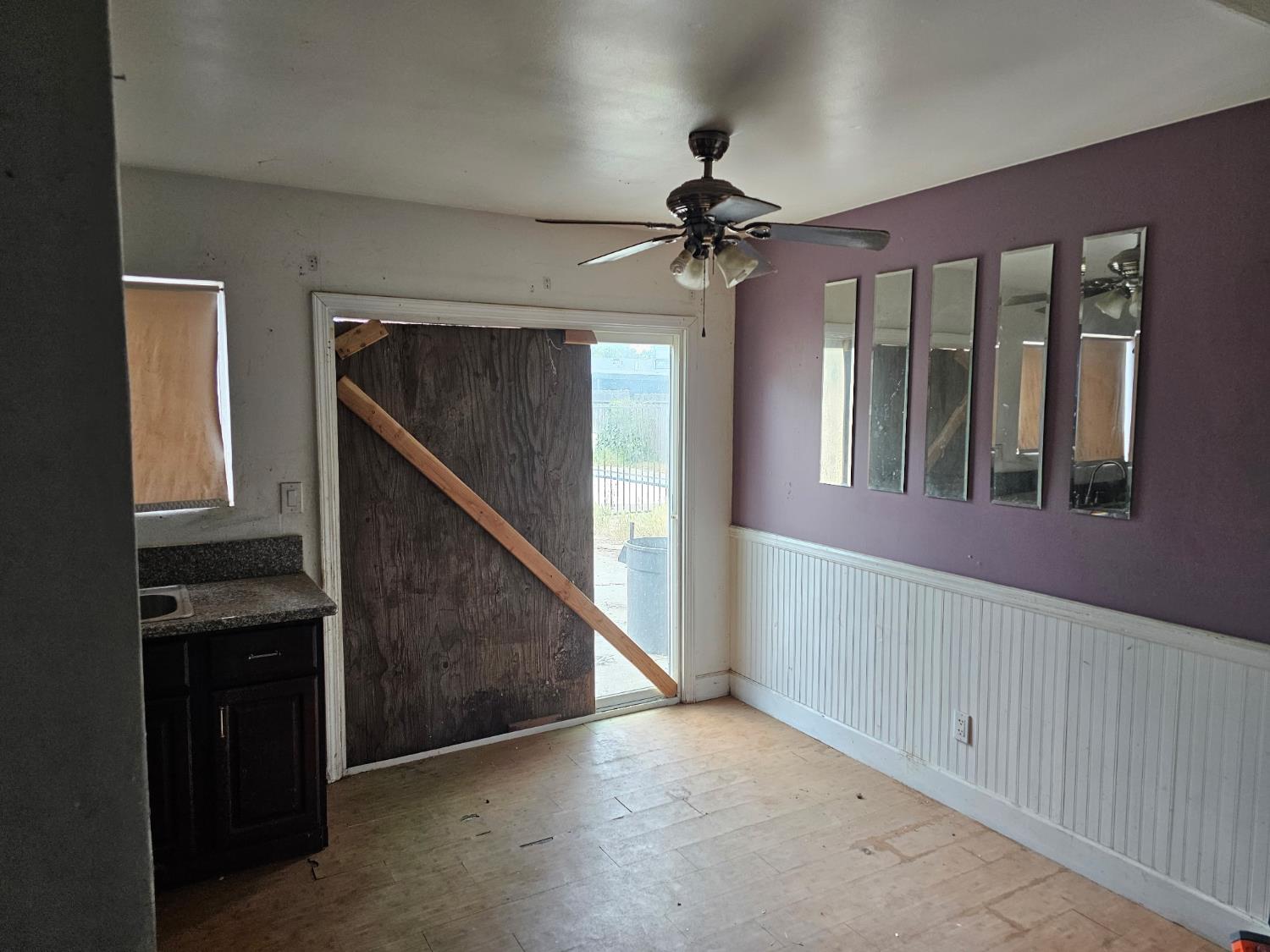 537 North Granada Drive Madera, CA 93637 - Photo 4 of 27 a view of a hallway with entryway