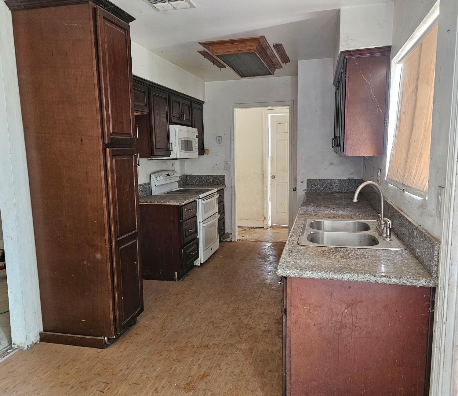 537 North Granada Drive Madera, CA 93637 - Photo 5 of 27 a kitchen with stainless steel appliances granite countertop a sink stove and refrigerator