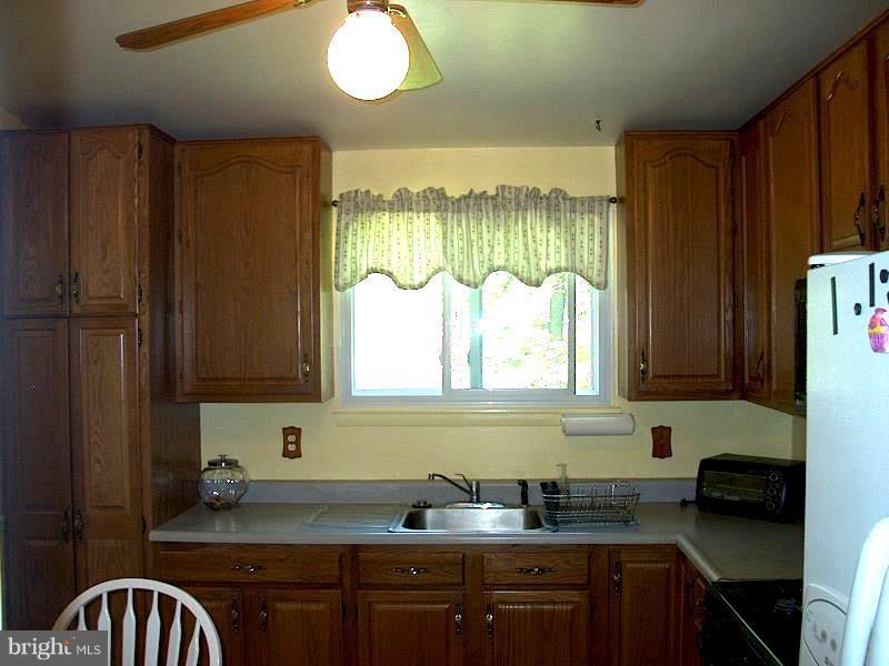 302 Townleigh Road Reisterstown, MD 21136 - Photo 14 of 24 Kitchen