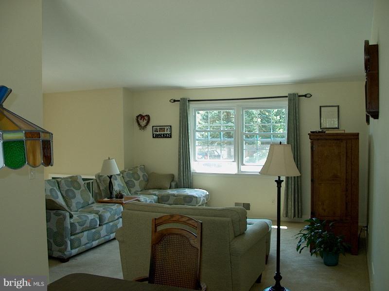 302 Townleigh Road Reisterstown, MD 21136 - Photo 9 of 24 Living Room