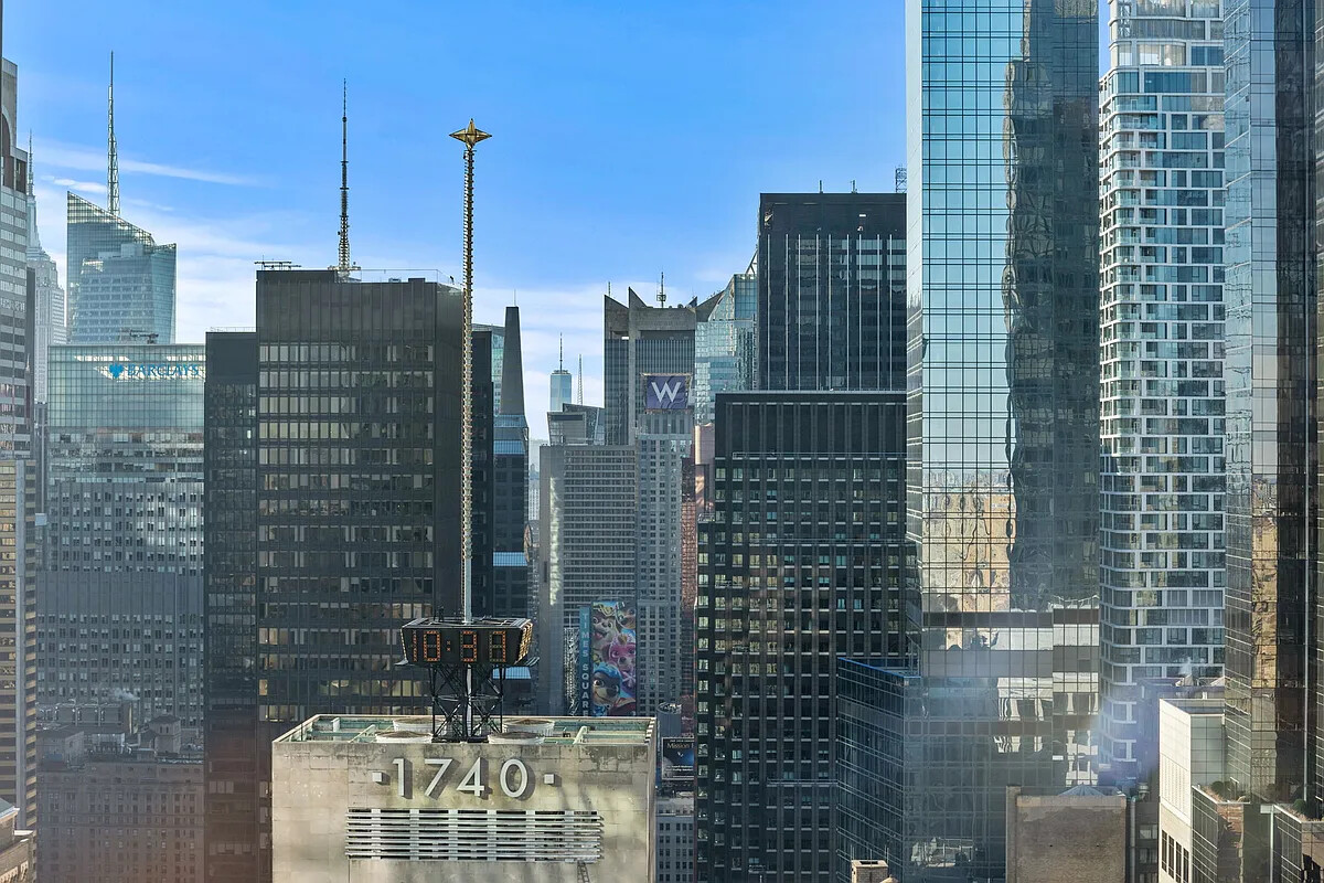 217 West 57th Street, Unit 43D Manhattan, NY 10019 - Photo 11 of 24 a view of buildings