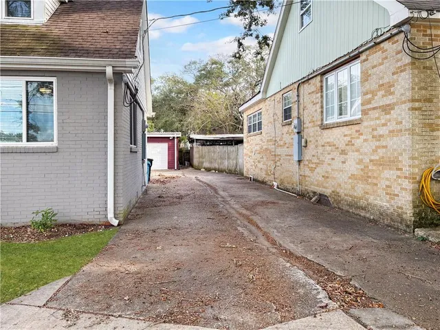 $1,850 | 2413 Pakenham Drive, Chalmette, LA 70043