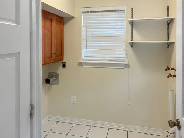 $1,850 | 2413 Pakenham Drive, Chalmette, LA 70043