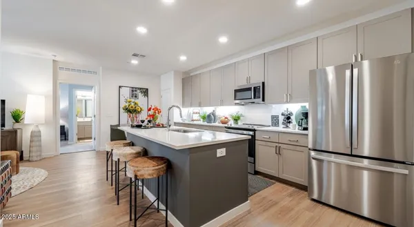 $1,824 | 5885 South 32nd Street, Unit B1, Phoenix, AZ 85040