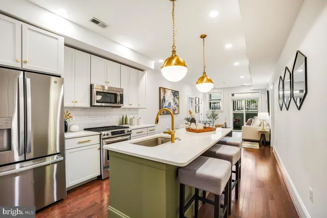 $465,000 | 321 18th Street Southeast, Unit 2, Washington, DC 20003