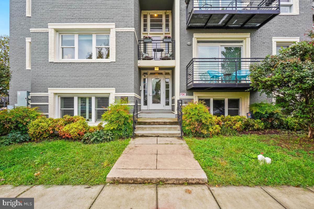 321 18th Street Southeast, Unit 2 Washington, DC 20003 - Photo 2 of 30