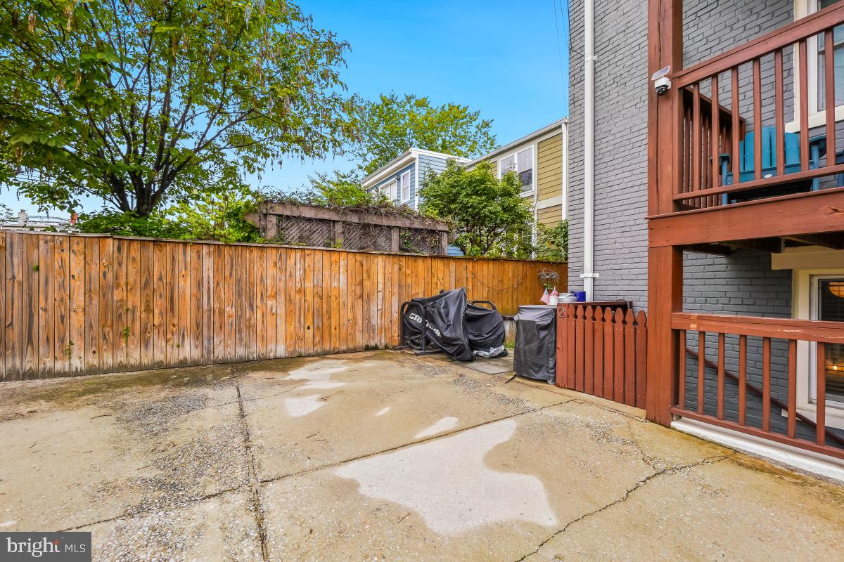 321 18th Street Southeast, Unit 2 Washington, DC 20003 - Photo 27 of 30