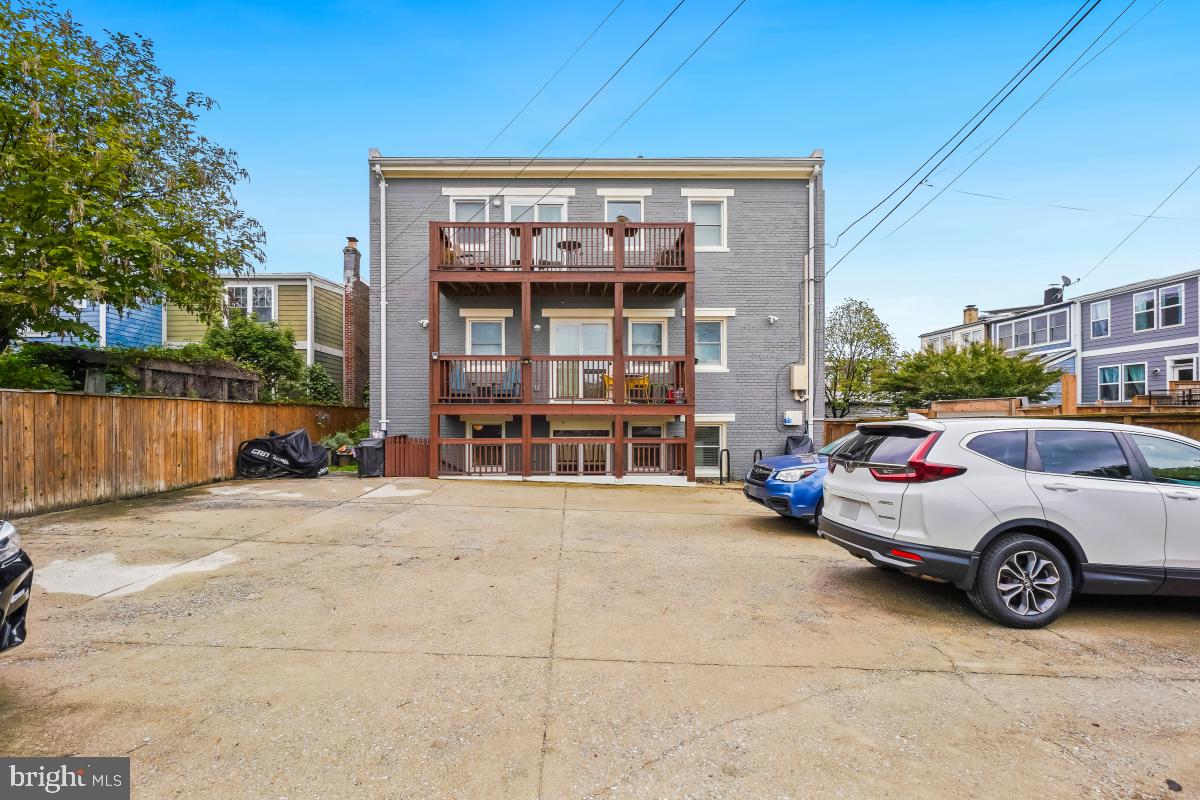 321 18th Street Southeast, Unit 2 Washington, DC 20003 - Photo 28 of 30