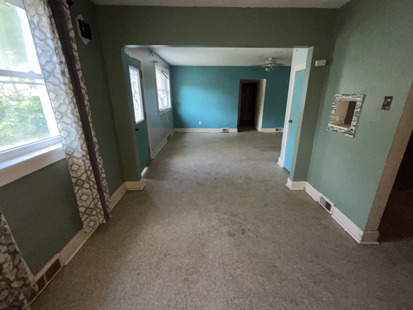 754 South Oakland Avenue Decatur, IL 62522 - Photo 10 of 18 a view of a hallway with windows