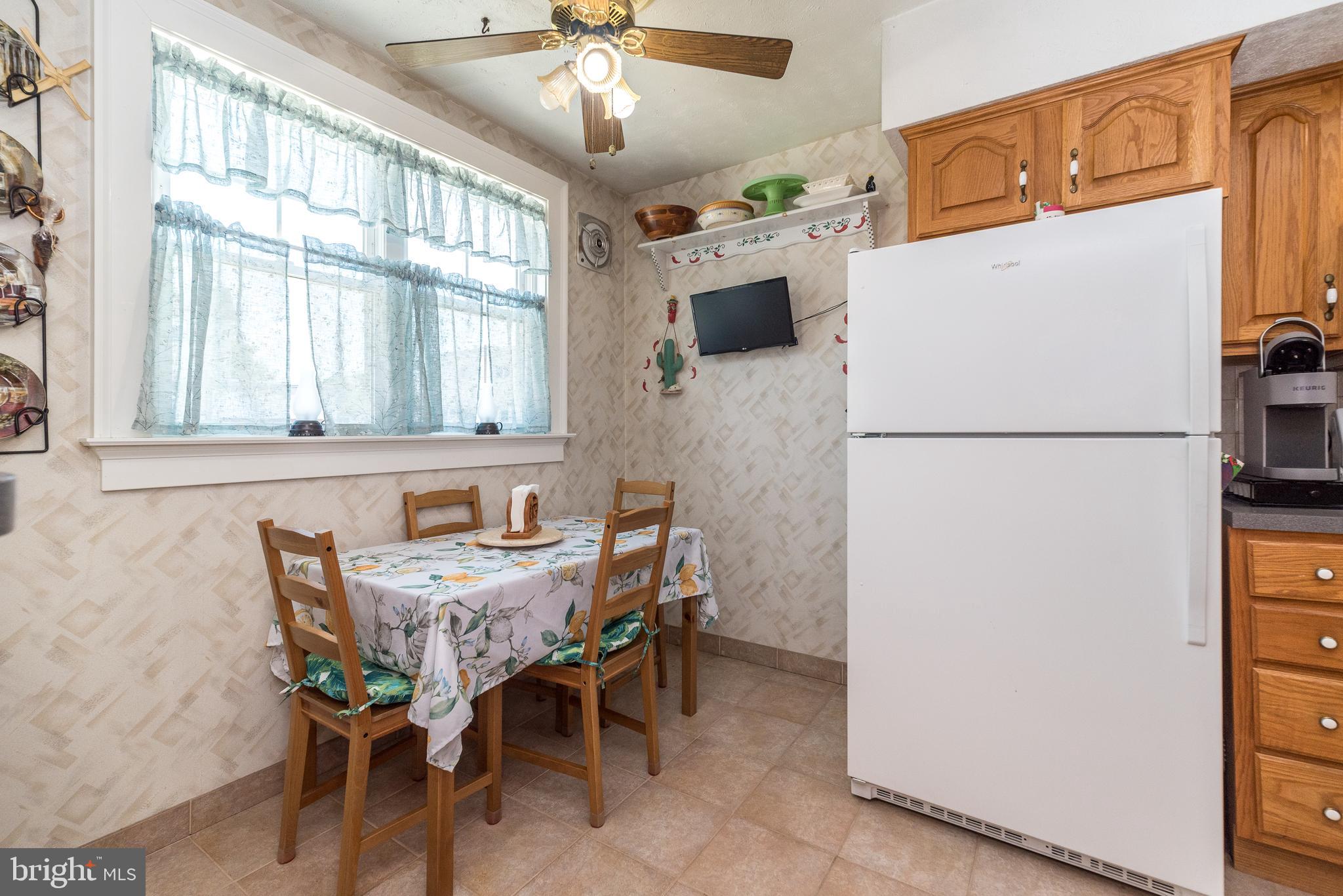 11719 Brandon Road Philadelphia, PA 19154 - Photo 10 of 27 Eat-in kitchen