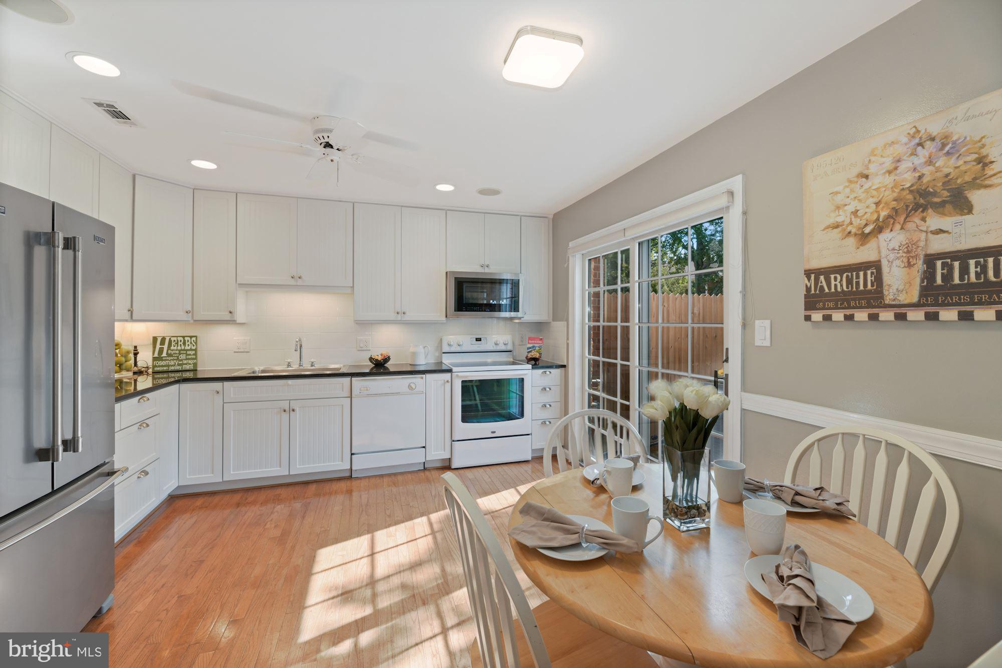 8427 Forrester Boulevard Springfield, VA 22152 - Photo 4 of 49 42" cabinetry/granite/under-cabinet lighting