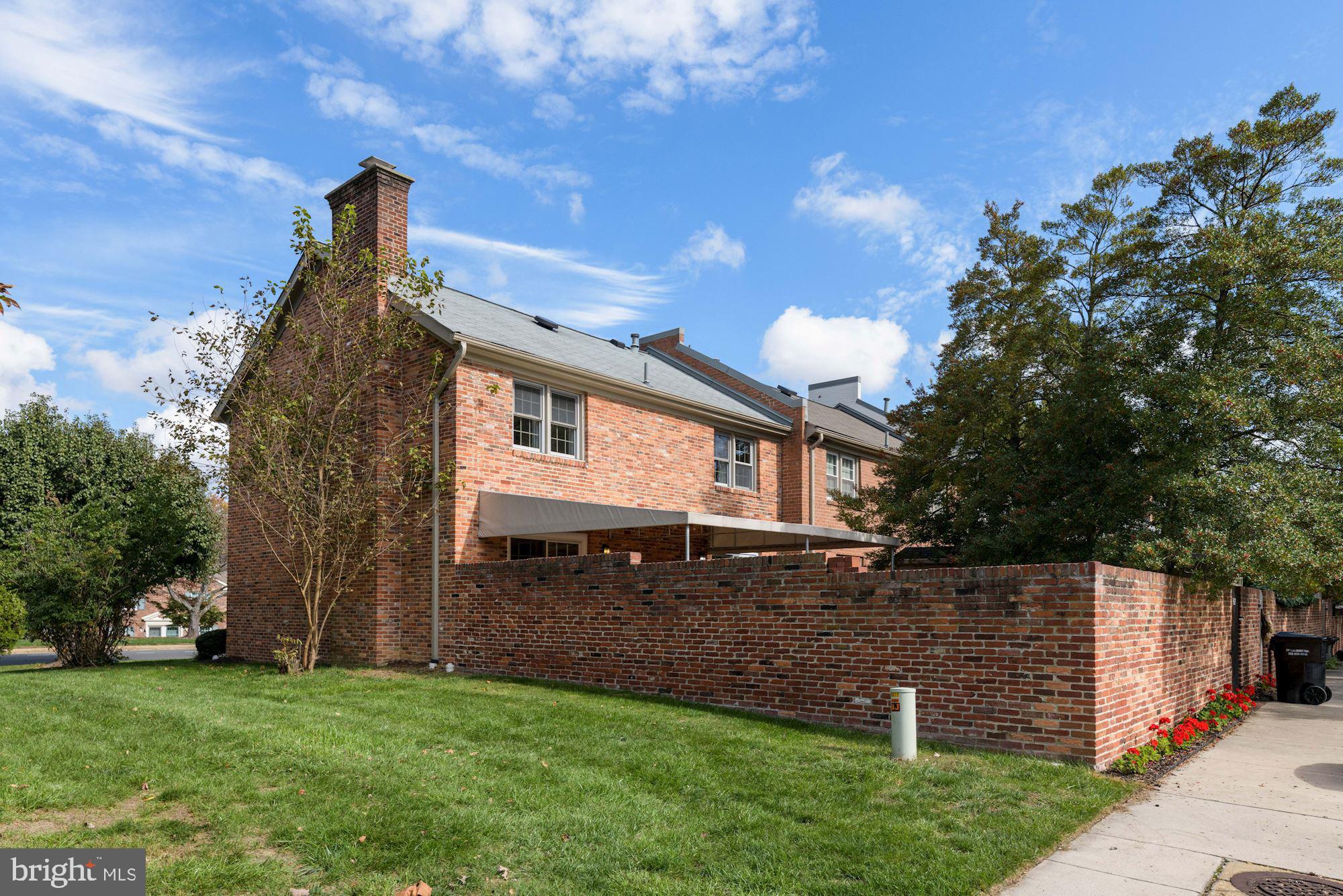8427 Forrester Boulevard Springfield, VA 22152 - Photo 38 of 49 Rare Hermitage end-unit w/ a fireplace