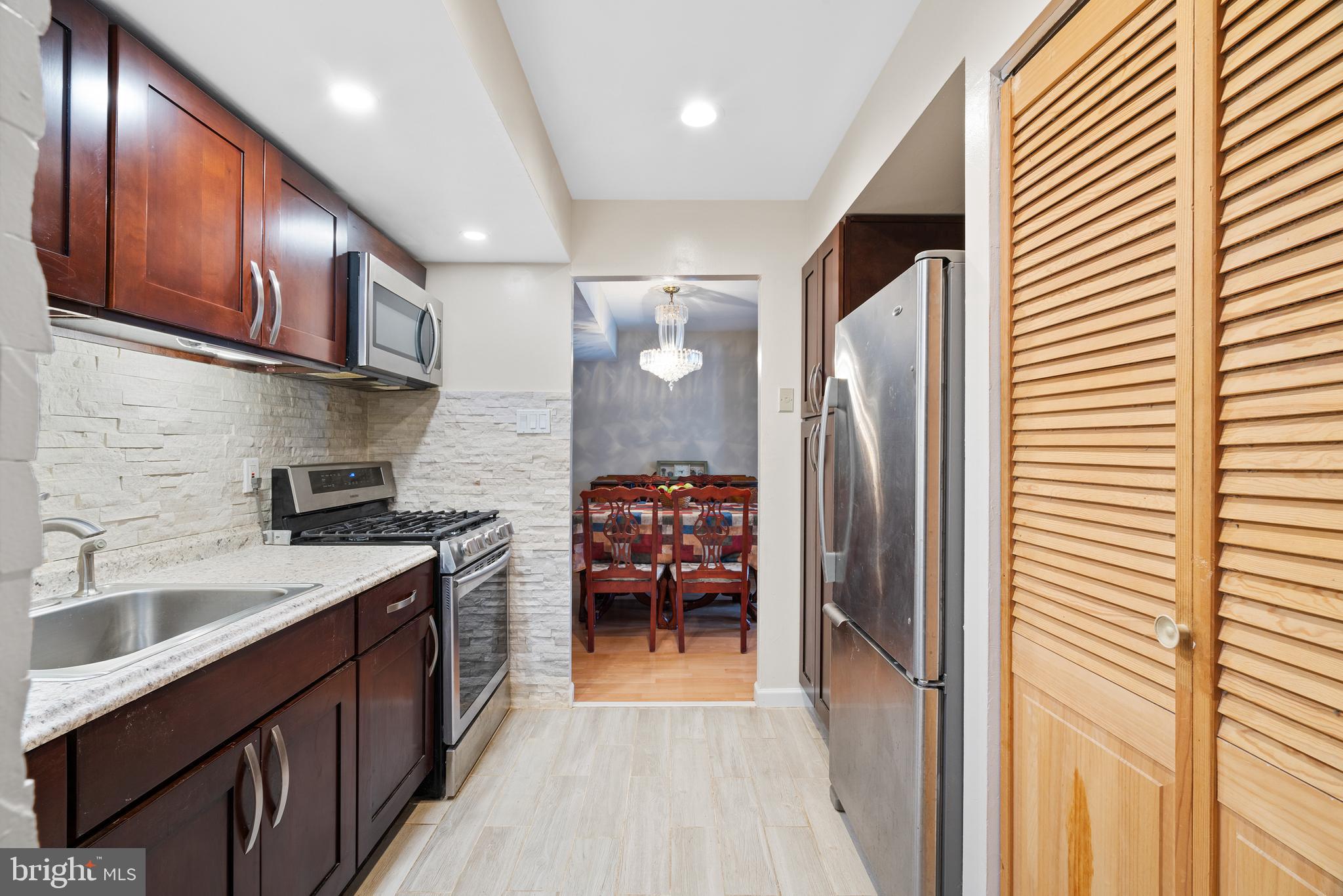 13059 Townsend Road, Unit J11 Philadelphia, PA 19154 - Photo 3 of 28