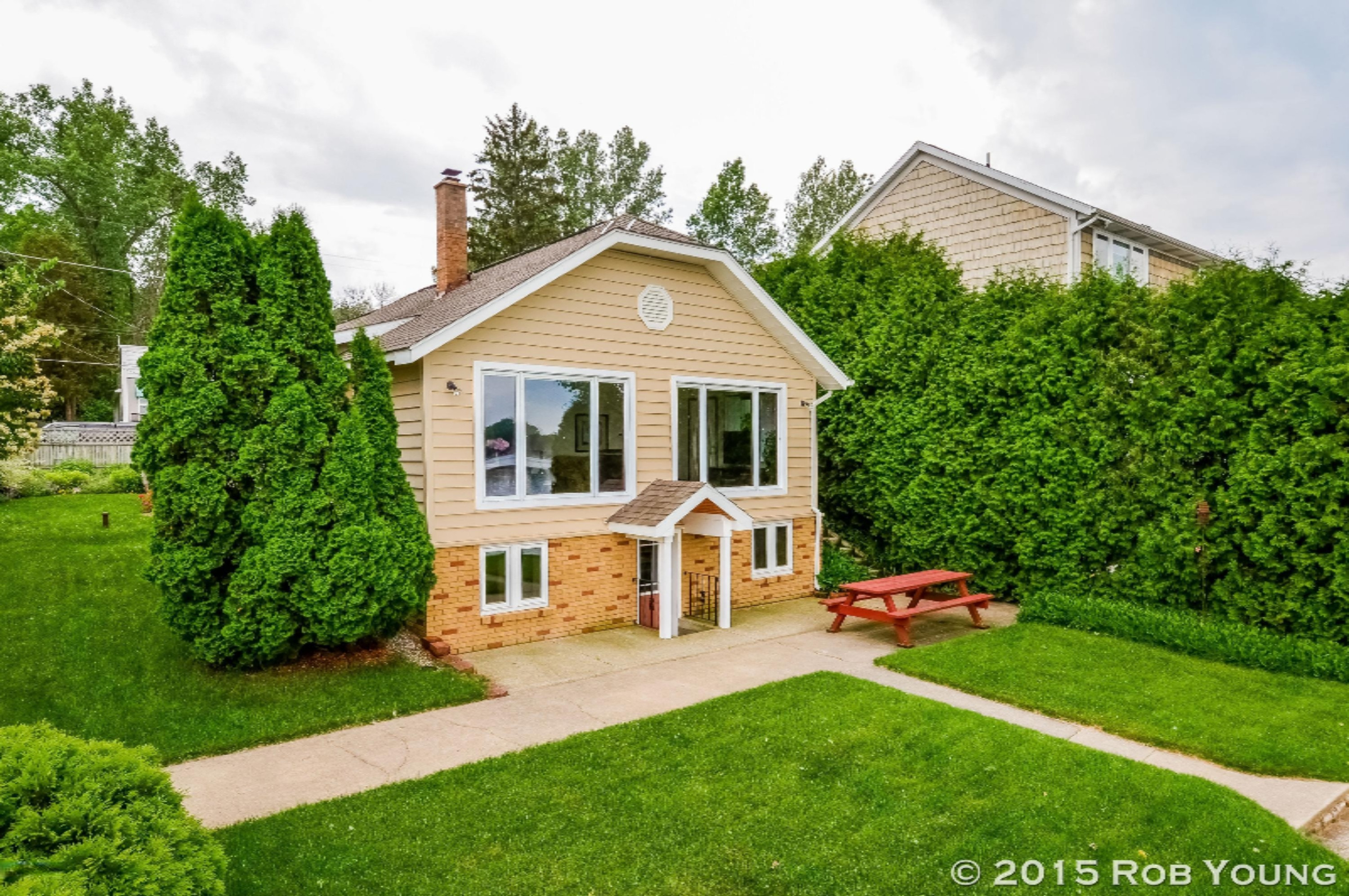 003-Front_View-1806203-large