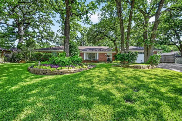 $465,000 | 2214 Ravinia Drive, Arlington, TX 76012