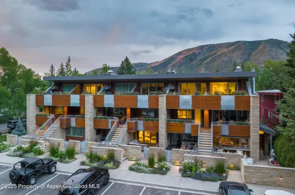 a view of building with outdoor space