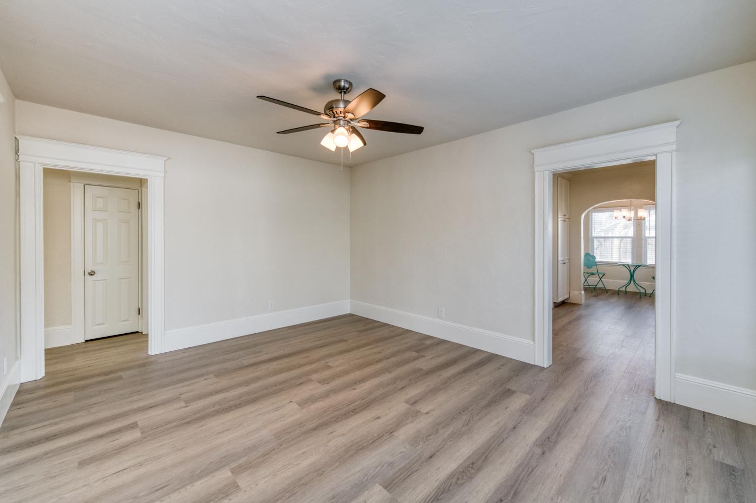 701 East Clinton Avenue Fresno, CA 93704 - Photo 11 of 40