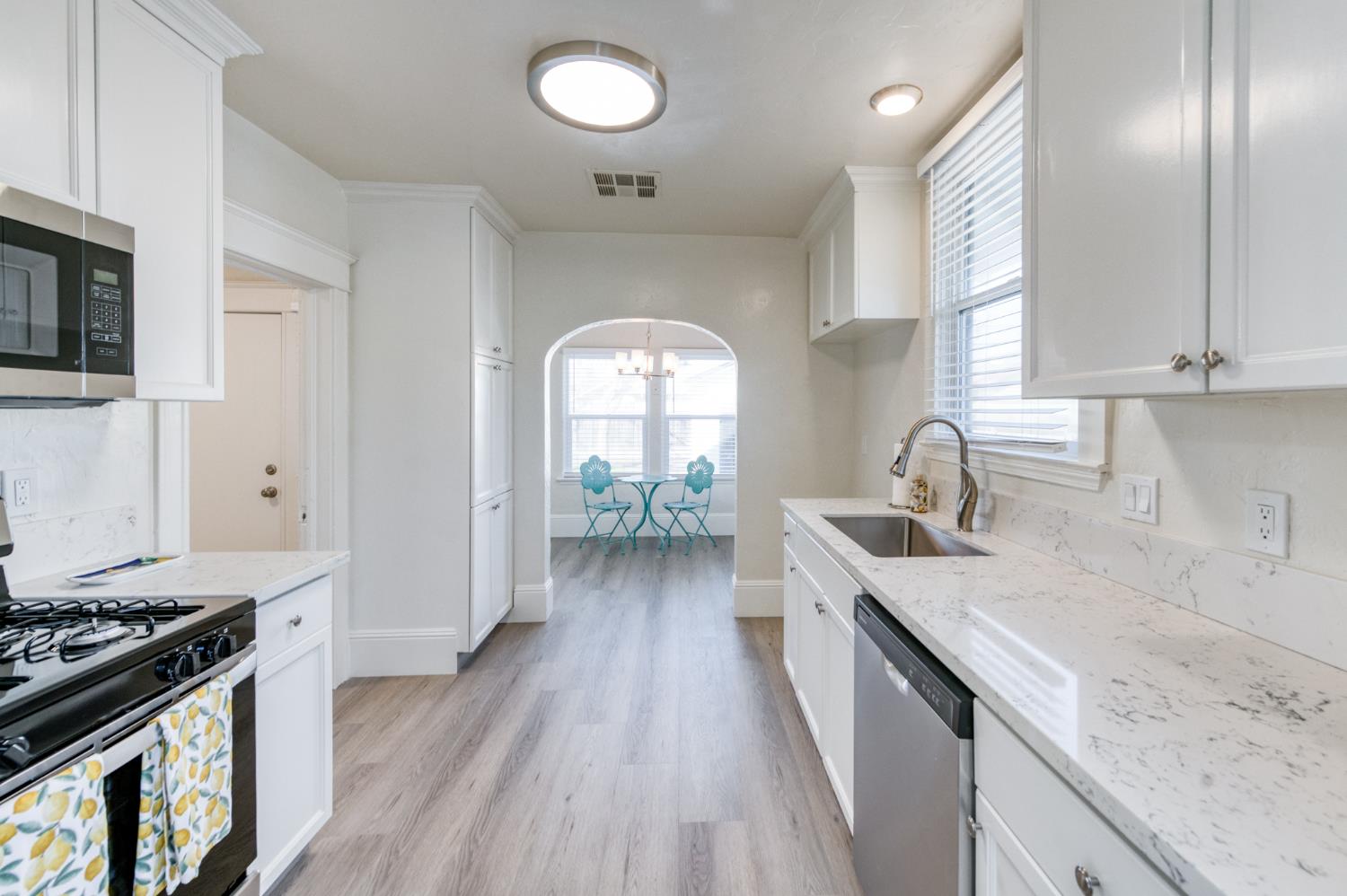 701 East Clinton Avenue Fresno, CA 93704 - Photo 12 of 40