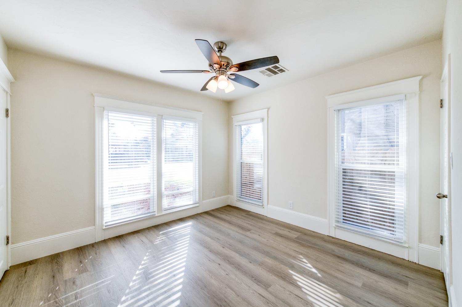 701 East Clinton Avenue Fresno, CA 93704 - Photo 22 of 40