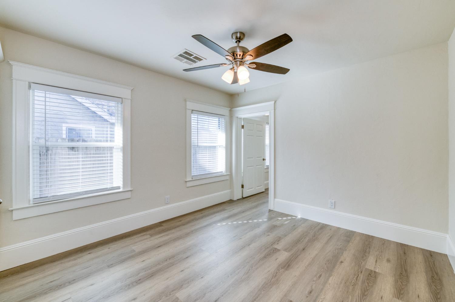 701 East Clinton Avenue Fresno, CA 93704 - Photo 27 of 40