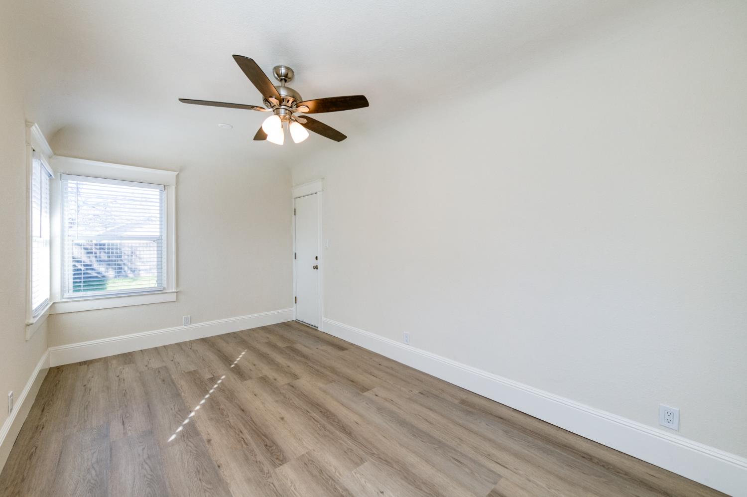 701 East Clinton Avenue Fresno, CA 93704 - Photo 29 of 40