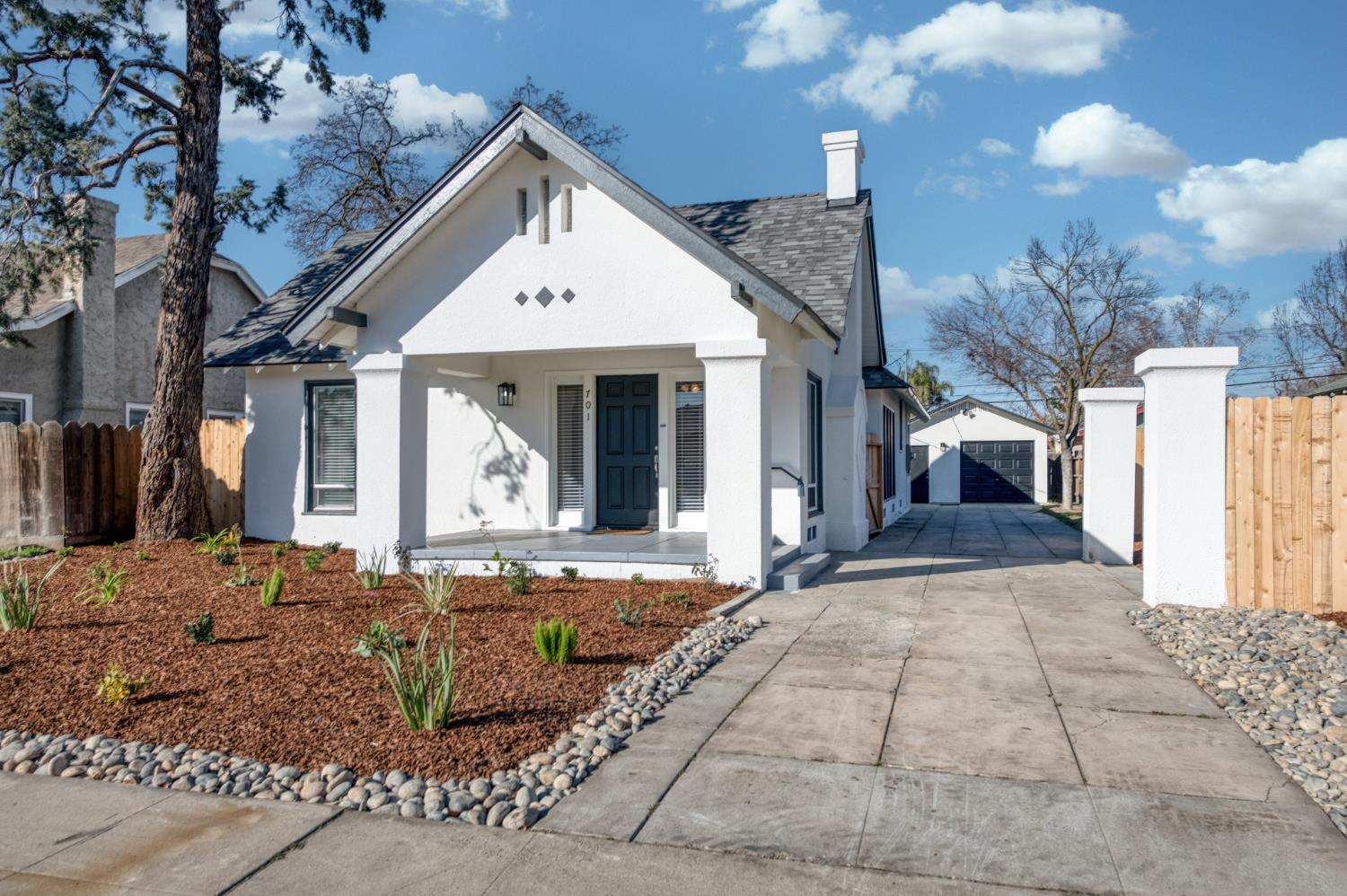 701 East Clinton Avenue Fresno, CA 93704 - Photo 3 of 40