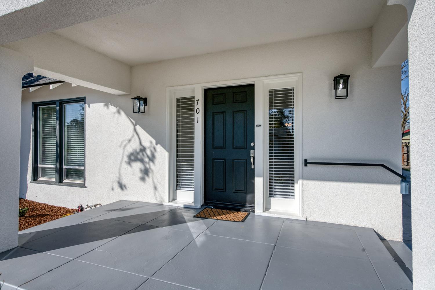 701 East Clinton Avenue Fresno, CA 93704 - Photo 4 of 40