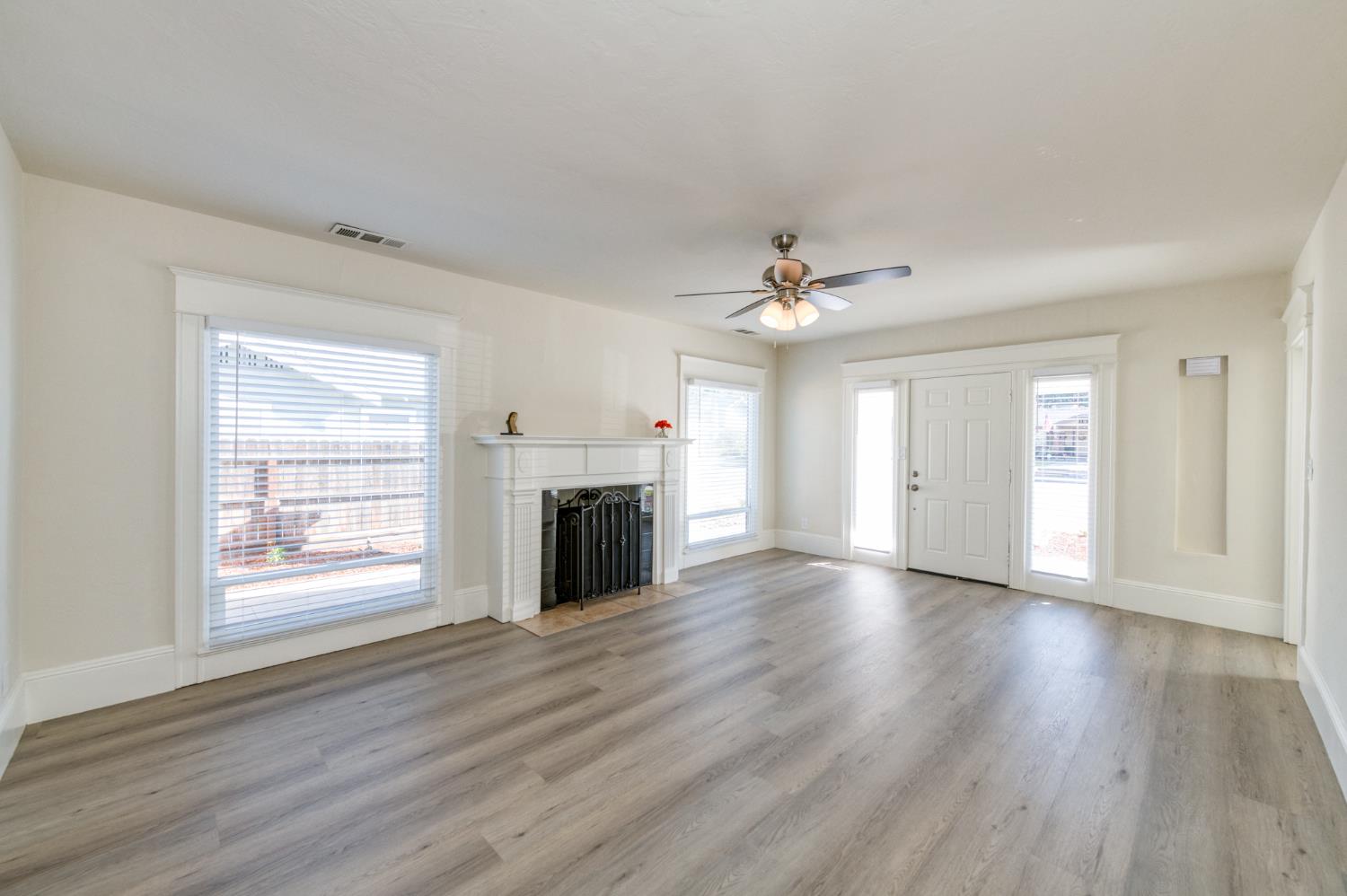 701 East Clinton Avenue Fresno, CA 93704 - Photo 7 of 40