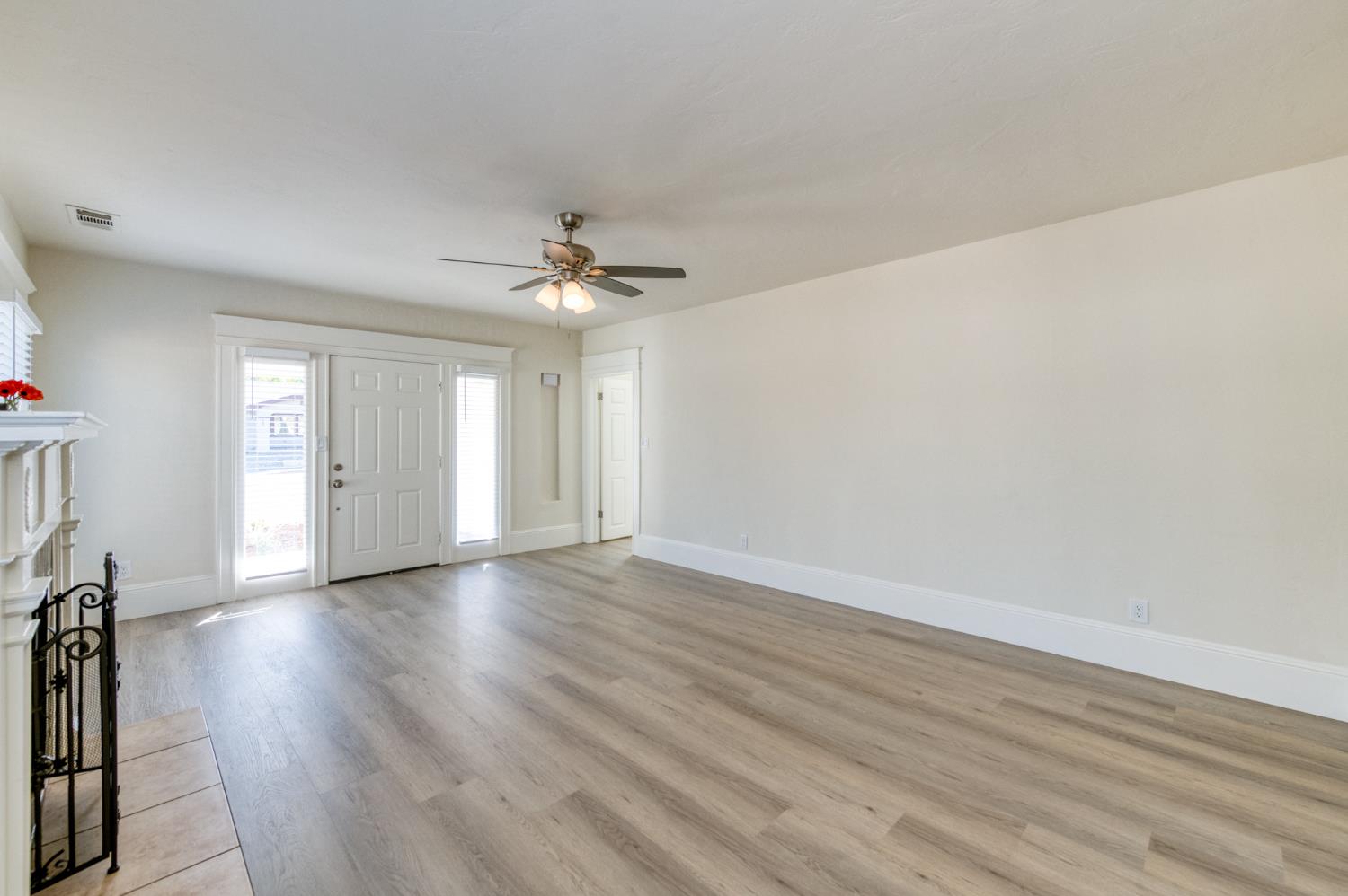 701 East Clinton Avenue Fresno, CA 93704 - Photo 8 of 40