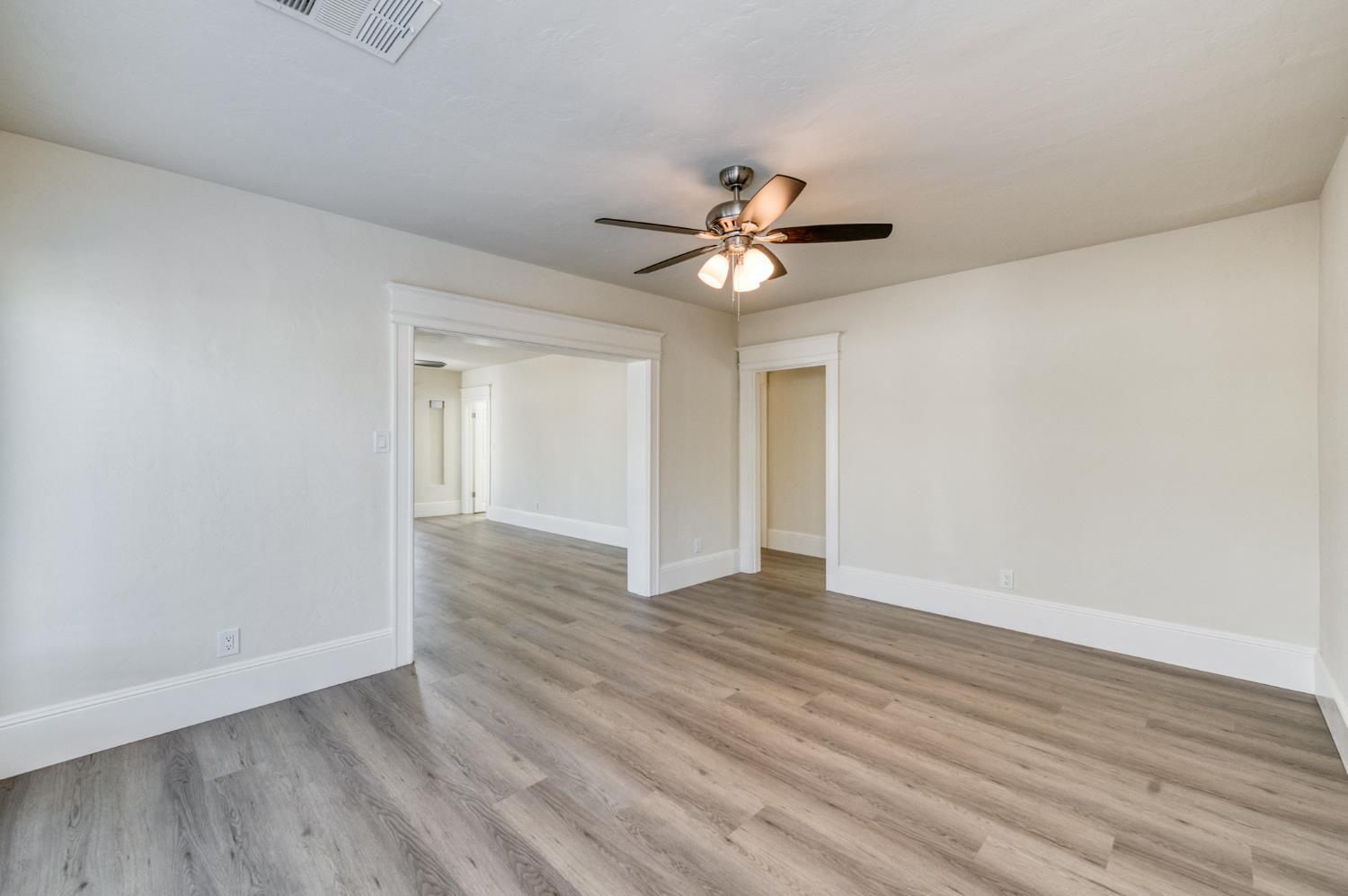 701 East Clinton Avenue Fresno, CA 93704 - Photo 10 of 40