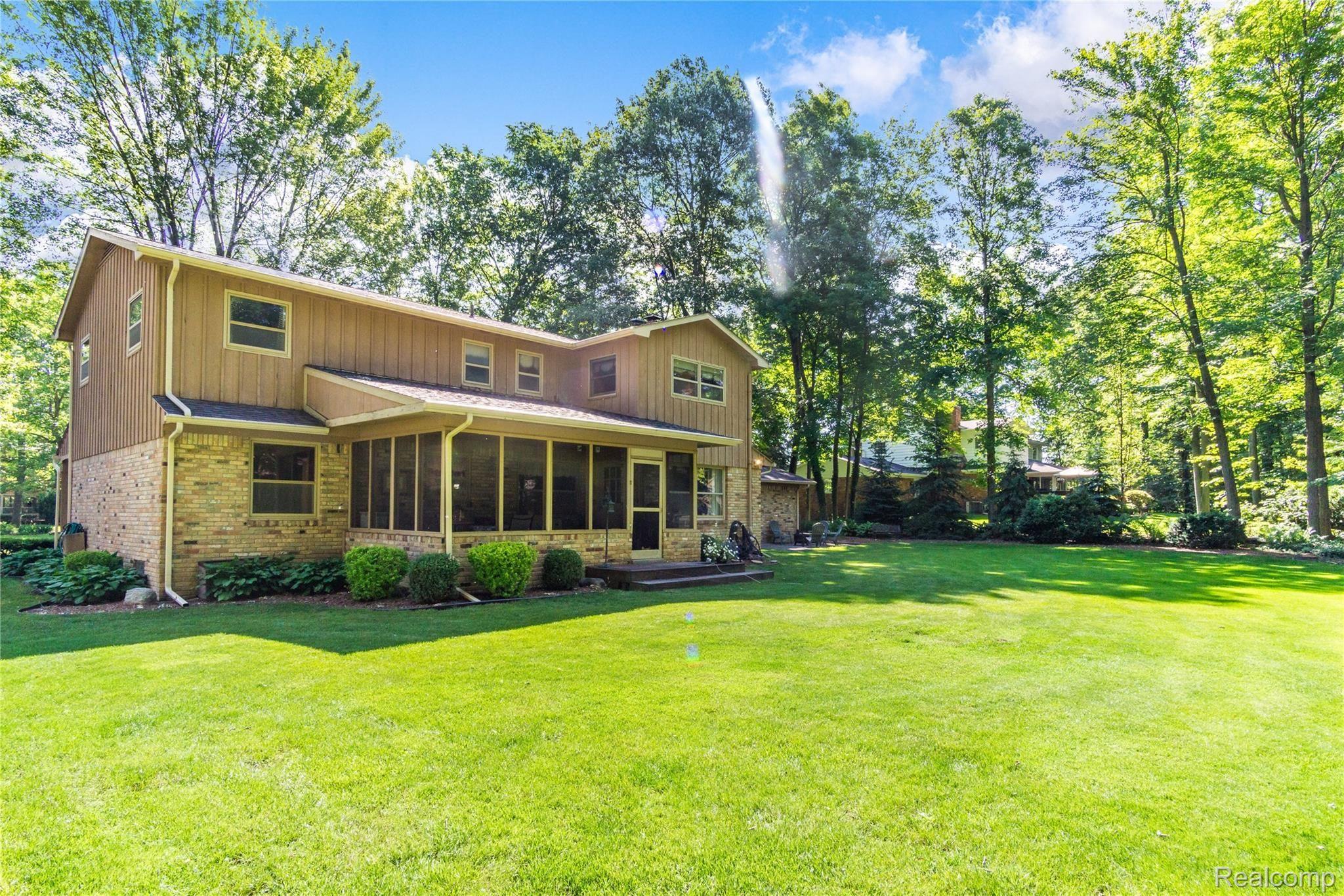 6404 Kings Pointe Road Grand Blanc, MI 48439 - Photo 34 of 38 Exteriors (9 of 11).jpg