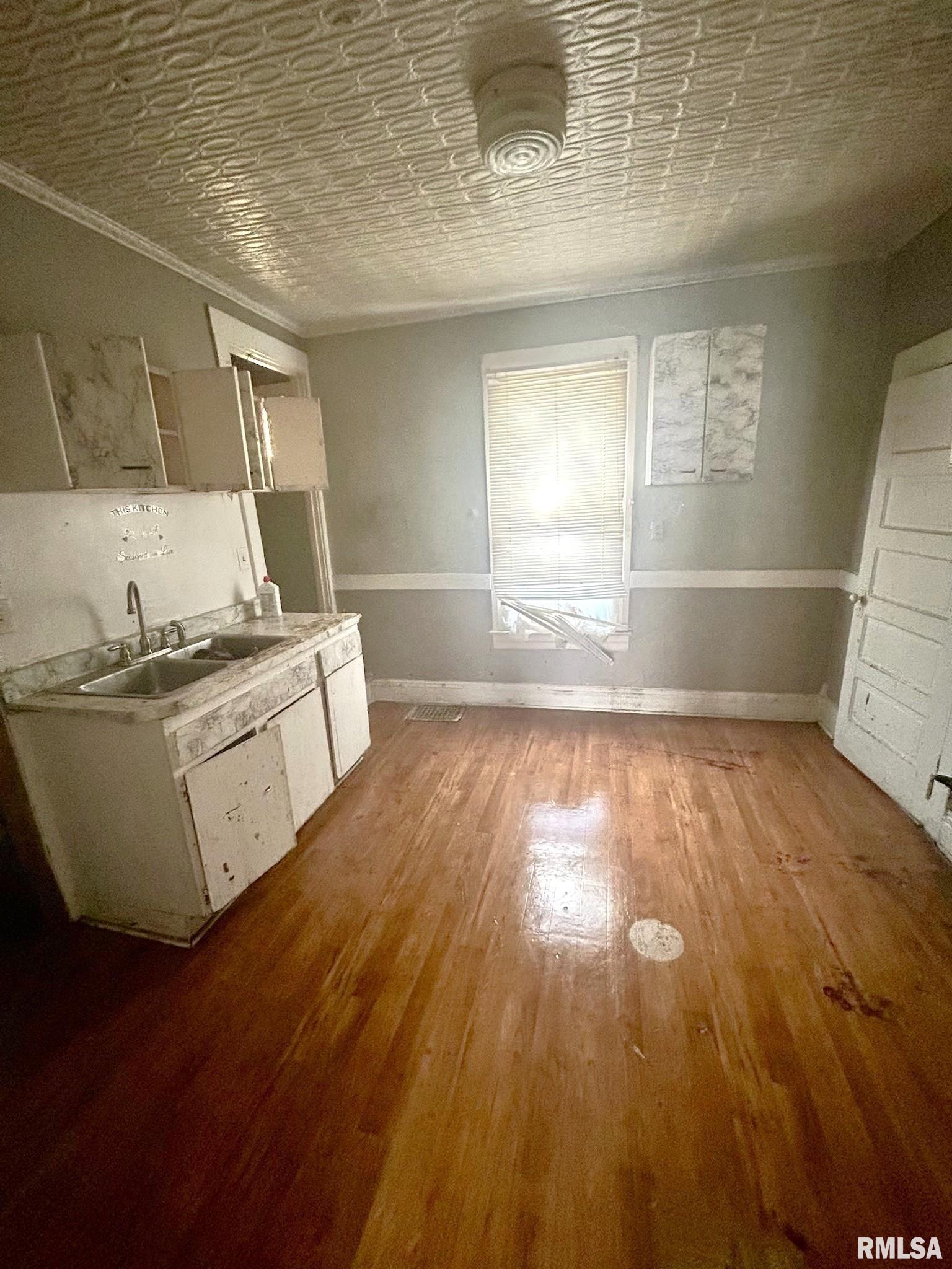 2103 East Lawrence Avenue Springfield, IL 62703 - Photo 3 of 7 Gallery Image 3