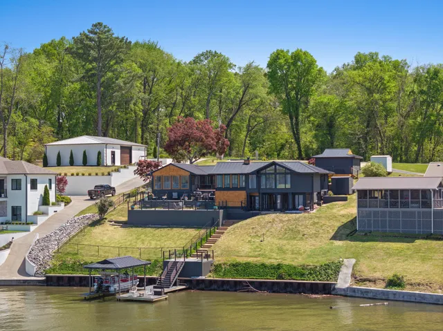 $1,599,000 | 105 Lake View Drive, Muscle Shoals, AL 35661