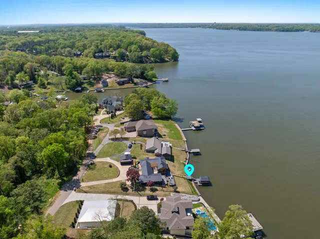 $1,599,000 | 105 Lake View Drive, Muscle Shoals, AL 35661