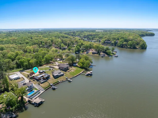 $1,599,000 | 105 Lake View Drive, Muscle Shoals, AL 35661
