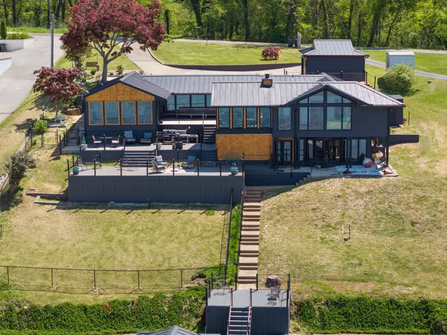 $1,599,000 | 105 Lake View Drive, Muscle Shoals, AL 35661