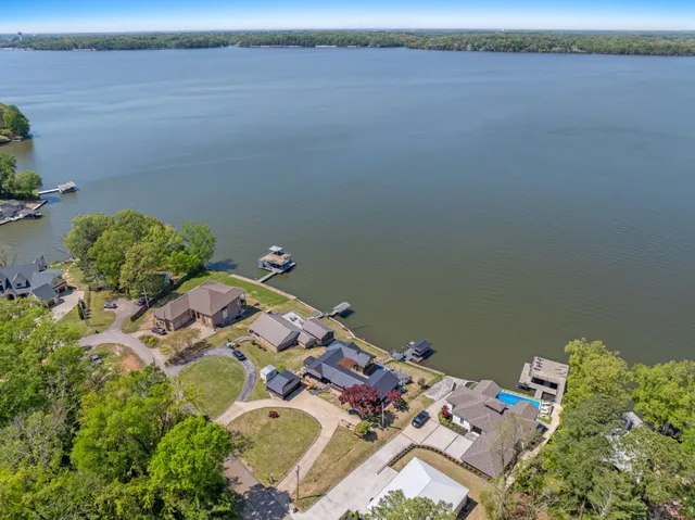 $1,599,000 | 105 Lake View Drive, Muscle Shoals, AL 35661
