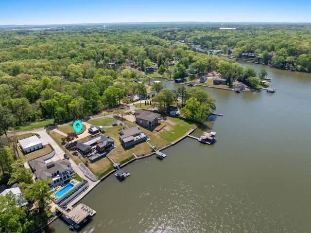 $1,599,000 | 105 Lake View Drive, Muscle Shoals, AL 35661
