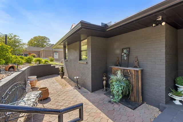 $1,599,000 | 105 Lake View Drive, Muscle Shoals, AL 35661