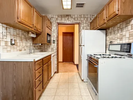$169,000 | 8970 North Parkside Avenue, Unit 408, Des Plaines, IL 60016